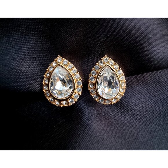 Vintage SWAROVSKI Teardrop Crystal Rhinestones Clear White and Gold Clip Earring - Picture 1 of 8